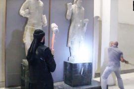 ISIL destroys artifacts at Mosul museum