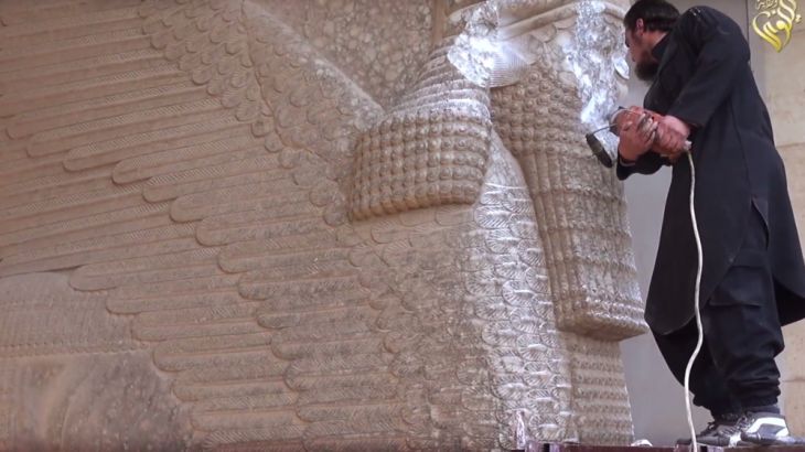 ISIL destroys artefacts in Iraq