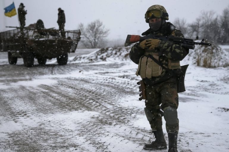 Ukrainian armed forces take their position near Debaltseve