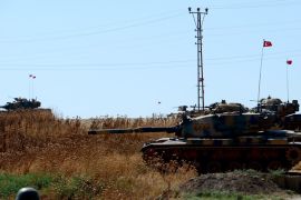 Turkish tanks take security measures on border with Syria