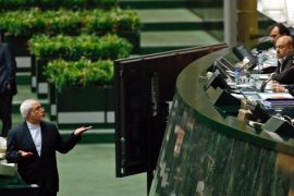 Foreign Minster Zarif briefs parliament on nuclear deal agreement