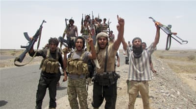Fighters loyal to Yemen's exiled President Abd-Rabbu Mansour Hadi [Reuters]