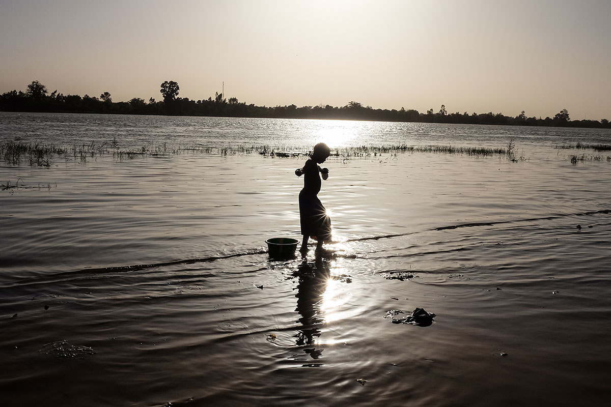 Current Life on the Niger River/ Please Do Not Use
