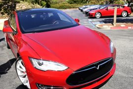 NTSHA investigates in fatal crash with Tesla in autopilot mode