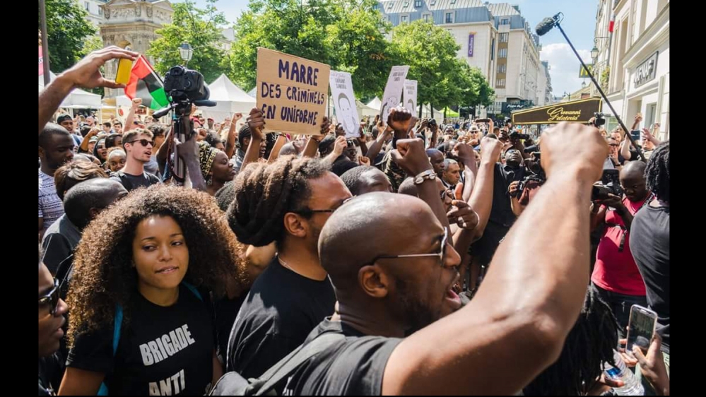 Protesters from the Anti-Negrophobie brigade demonstrate against the police in Les Halles, Paris [Courtesy of collectif des Associations Unies Solitaires pour l'Afrique et sa Renaissance]