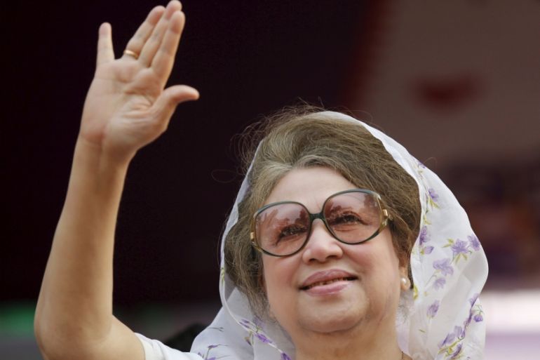 for Cajsa - Khaleda Zia waving to activists as she arrives for a rally in Dhaka