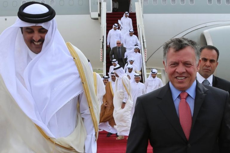 Jordan''s King Abdullah walks with Qatar''s Emir Sheikh Tamim Bin Hamad Al Thani in Amman