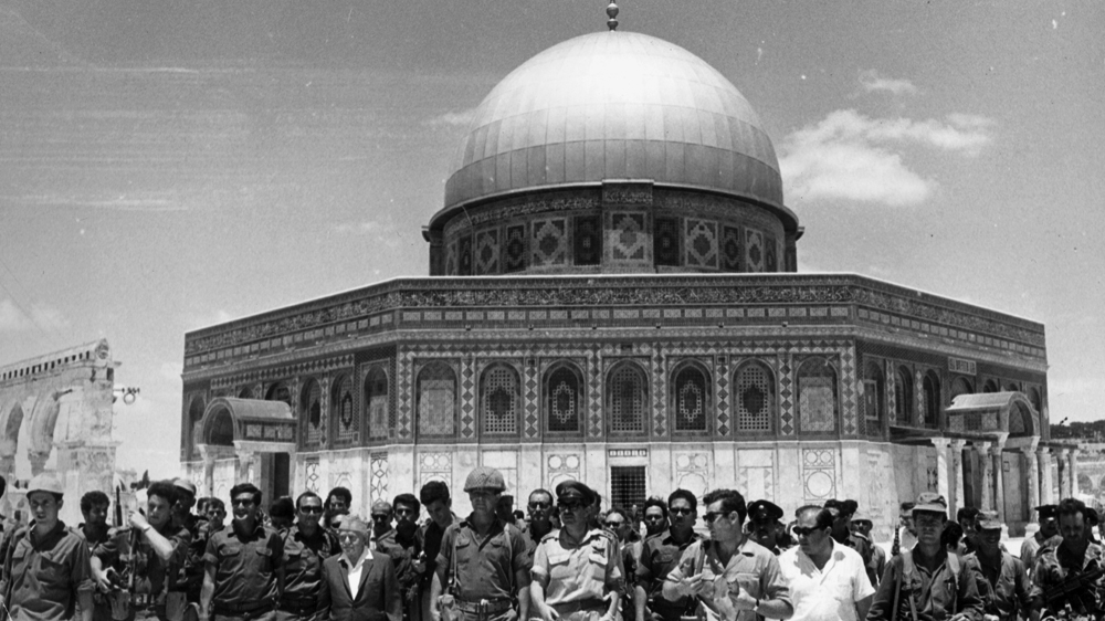 Israeli leaders David Ben-Gurion and Yitzhak Rabin lead a group of soldiers past the Dome of the Rock in East Jerusalem's Old City after the occupation of June 1967 [Getty Images]