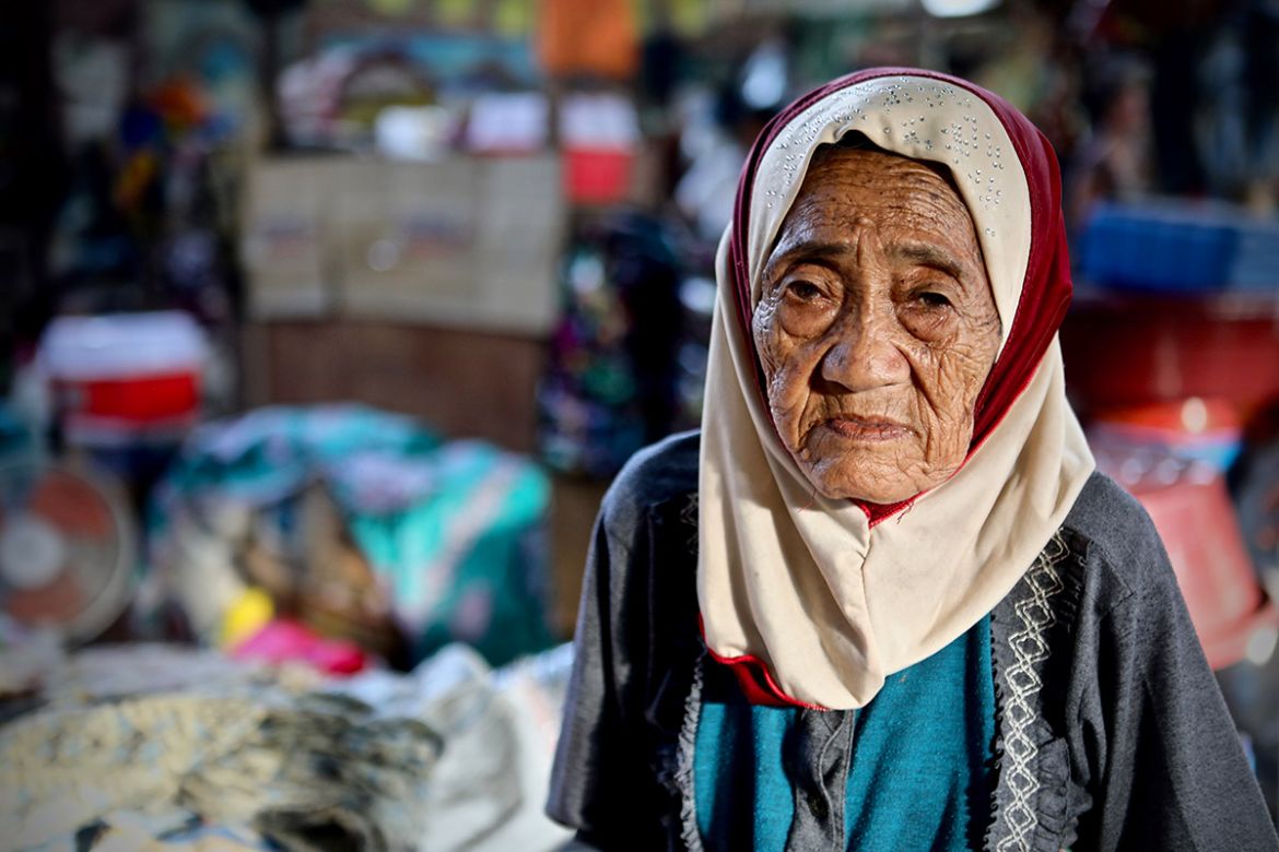 This woman is one of the 300,000 residents who fled Marawi city when ISIL laid siege to the town in May. Many now live in tight quarters in evacuation centres spread throughout the region