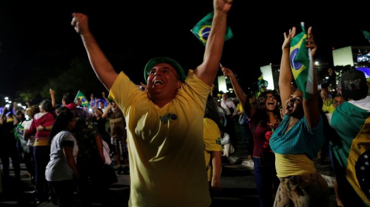 People react during justice Rosa Weber''s session of the Supreme Court to issue a final decision about the habeas corpus plea for the former Brazil president Luiz Inacio Lula da Silva