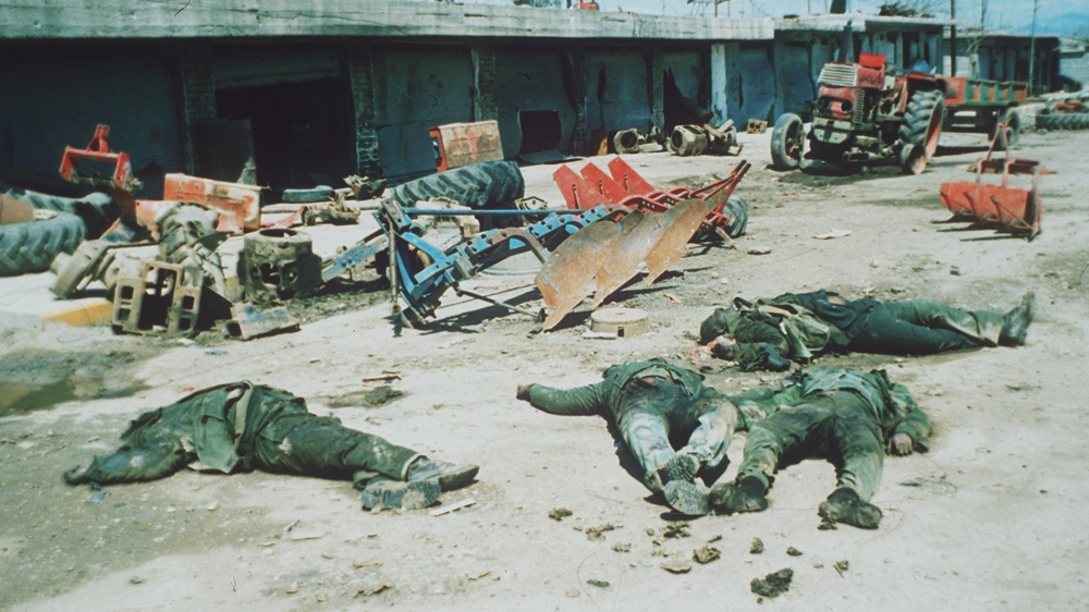 Bodies of Iranian fighters seen near the town of Halabja, Iraq in March 1988 [File: AP]