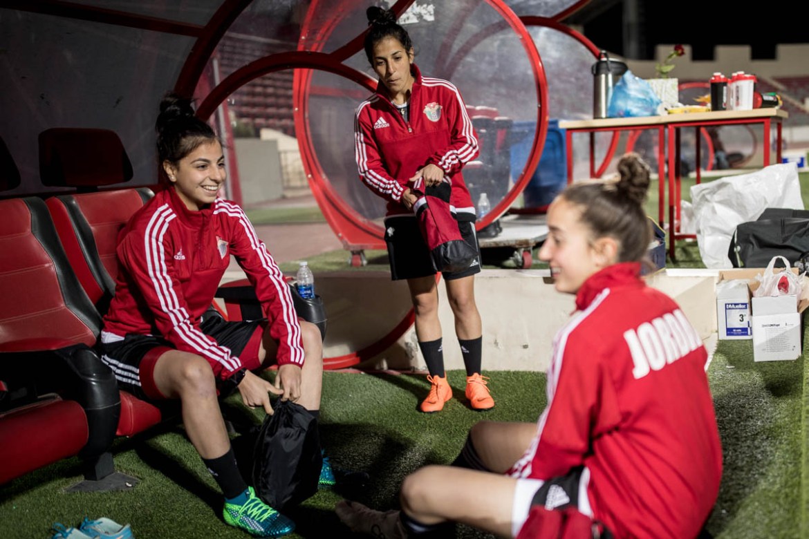 Players Sarah Abu Sabbah, Rozbahan Frej and Mai Sweilem are sitting together after a training session of the “Nashmiyat”, as the national team is affectionately called in Jordan. The distinctly Jordan