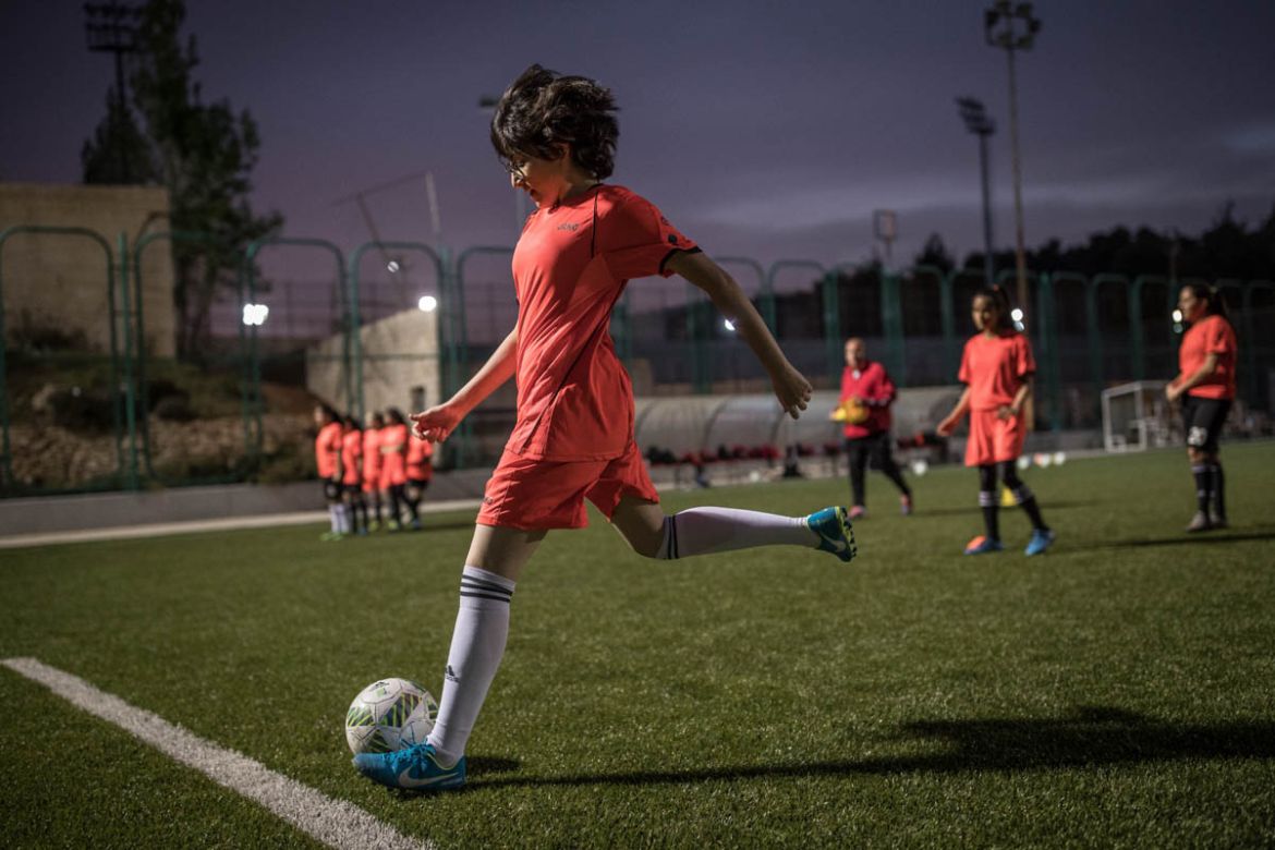 The Shebab Al Ordon Club now has 4 girls teams, U-15, U-17, U-19, and seniors, as well as a football academy. ”Sport is a very powerful tool for a woman to be empowered”, says Yasmeen Khair’s father,
