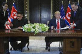 Trump Kim sign document