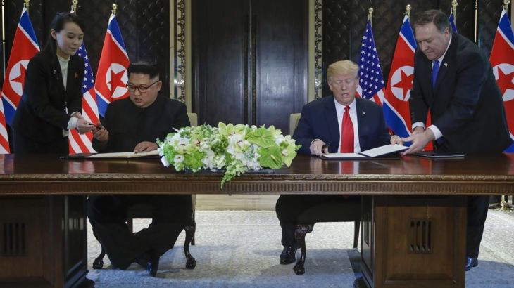 Trump Kim sign document