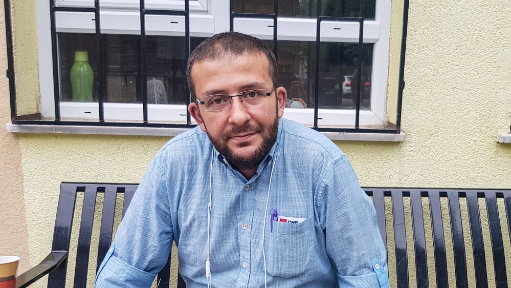 Veysel Emre Yersel, 37, estate agent in Istanbul's Kadikoy [Umut Uras/Al Jazeera] 