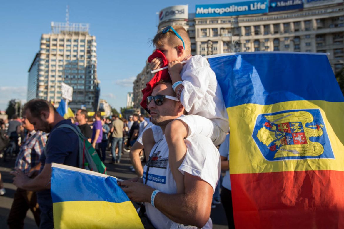 Around one hundred thousand Romanians gathered on Friday at the peak of the protest, with many bringing their families along. [Alexandra Radu/Al Jazeera]