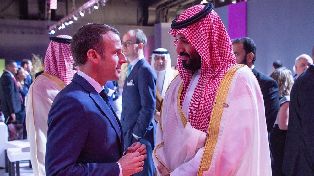 Mohammed bin Salman meets Emmanuel Macron on the sidelines of the G20 summit [Foreign Ministry of Saudi Arabia/Twitter]