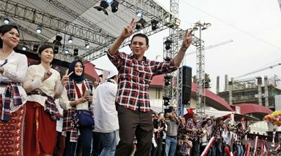 Basuki Tjahaja Purnama, centre, dances during a campaign rally for the 2017 Jakarta gubernatorial elections [File: Dita Alangkara/AP]