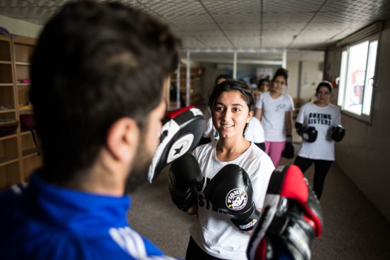 At the moment “Boxing Sisters” can only train with a male kickboxing instructor who comes from Dohuk, the nearest city, before Cathy will come in the camp to train the selected girls. Husna’s talent a