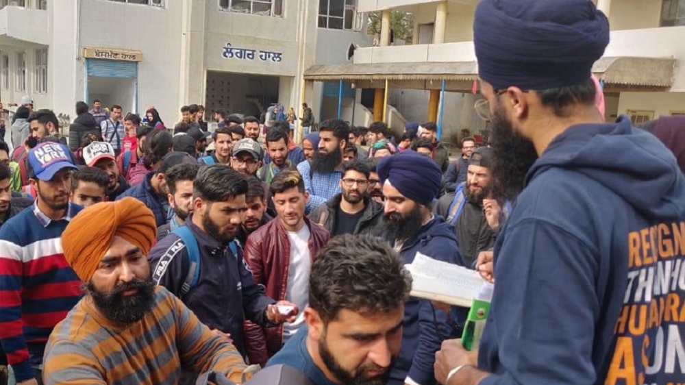 Sikh aid workers and Kashmiri students in Mohali, Punjab [Khalsa Aid] 