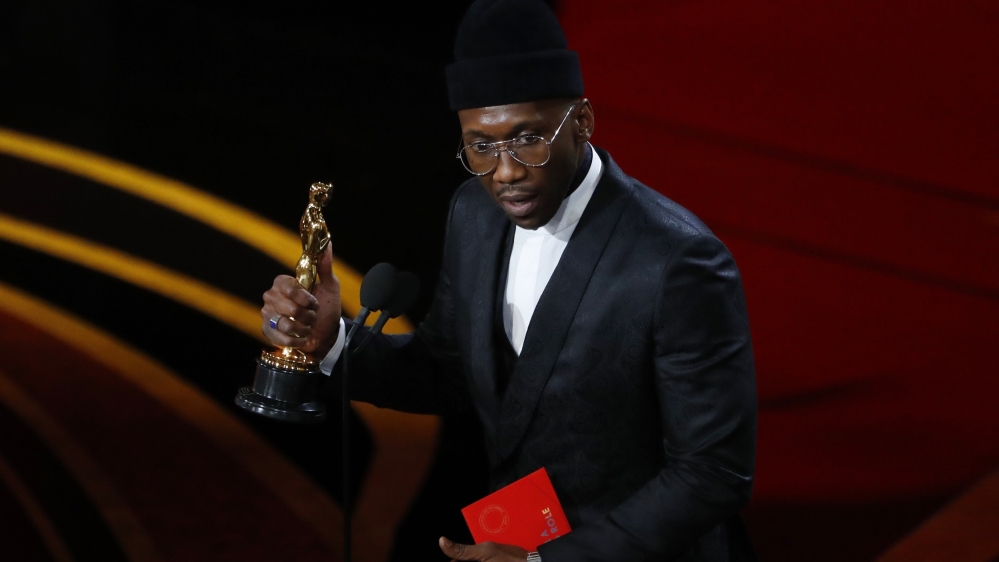 Mahershala Ali accepts the Best Supporting Actor award for his role in Green Book [Mike Blake/Reuters]