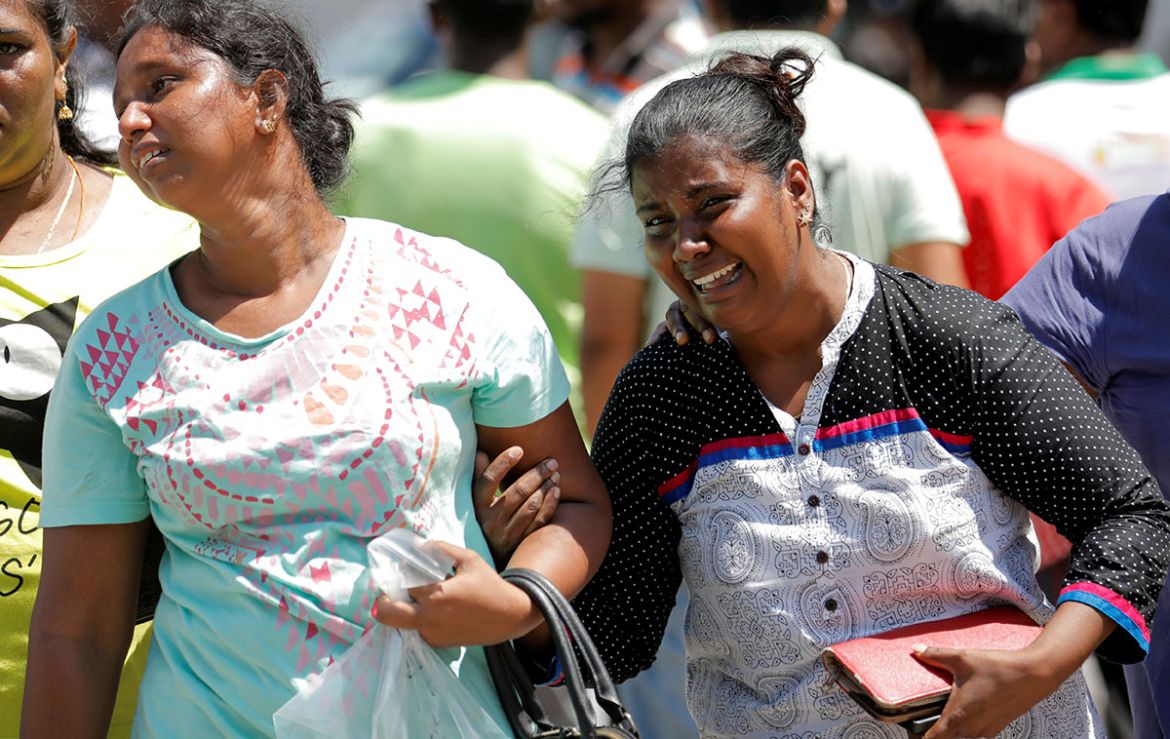 Relatives of victims react at a police mortuary, after bomb blasts ripped through churches and luxury hotels on Easter, in Colombo, Sri Lanka April 22, 2019. REUTERS/Dinuka Liyanawatte