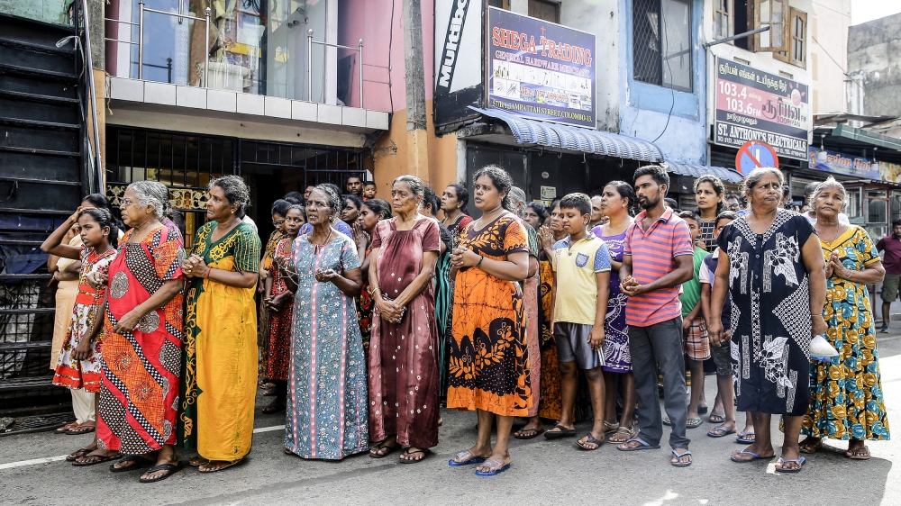 Sri Lankans pray during a three-minute nationwide silence observed to pay homage to the victims of Easter Sunday's blasts outside St Anthony's Shrine in Colombo [Eranga Jayawardena/AP]