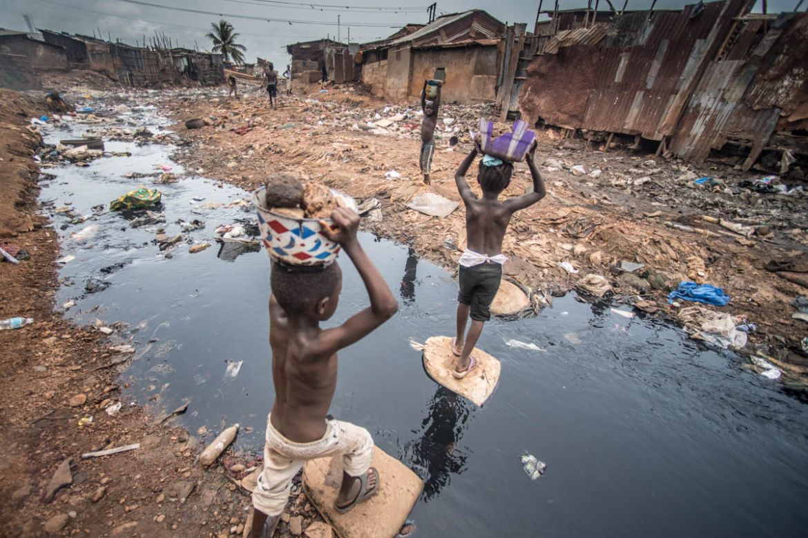 Kroo Bay is a slum in Sierra Leone’s capital Freetown. Roughly 7.000 people live on the densly populated 50 acres wide expanse with no electricity, running water or sewage system. Harsh living conditi