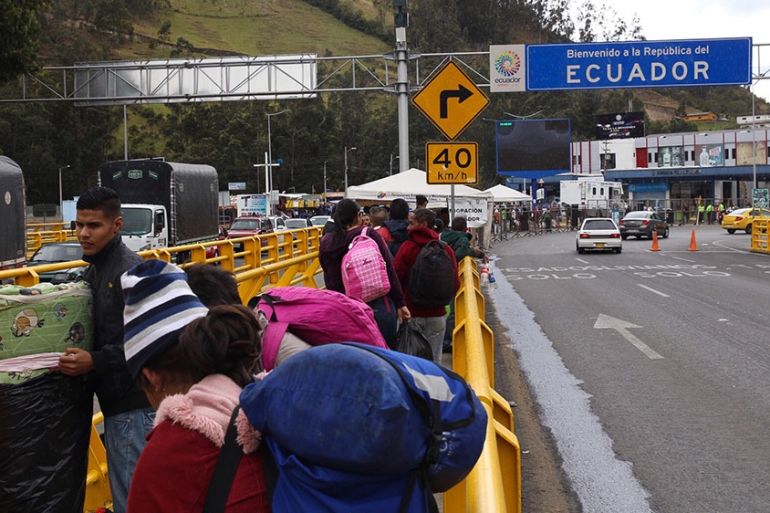 Venezuelans race to Ecuador [Pu Ying Huang/Al Jazeera]