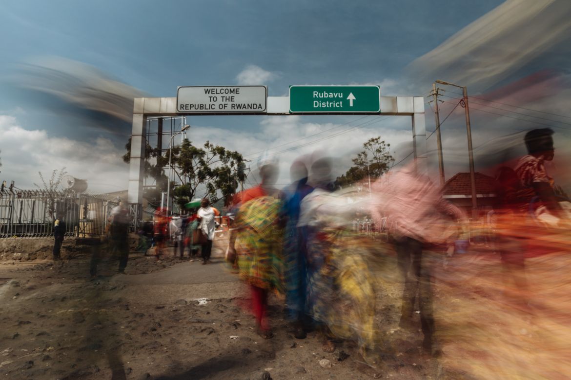 Petit Barrière is one of two border points connecting the densely populated city of Goma in the Democratic Republic of the Congo with Rwanda. More than 65,000 people cross the Rwanda-DRC border here d