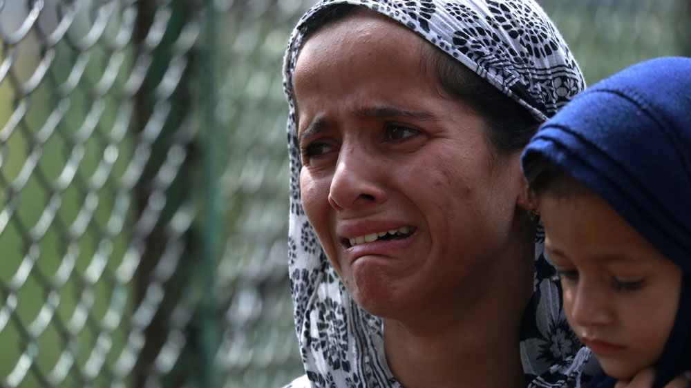 Kashmiri girl cries