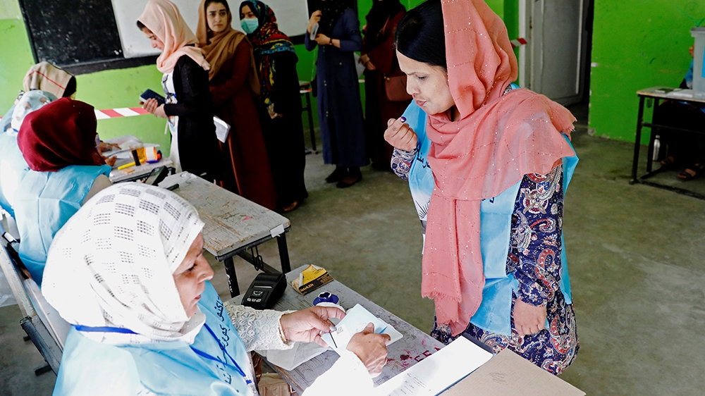 Afghan women arrive to cast their votes in the presidential election in Kabul, Afghanistan September 28, 2019. REUTERS/Mohammad Ismail