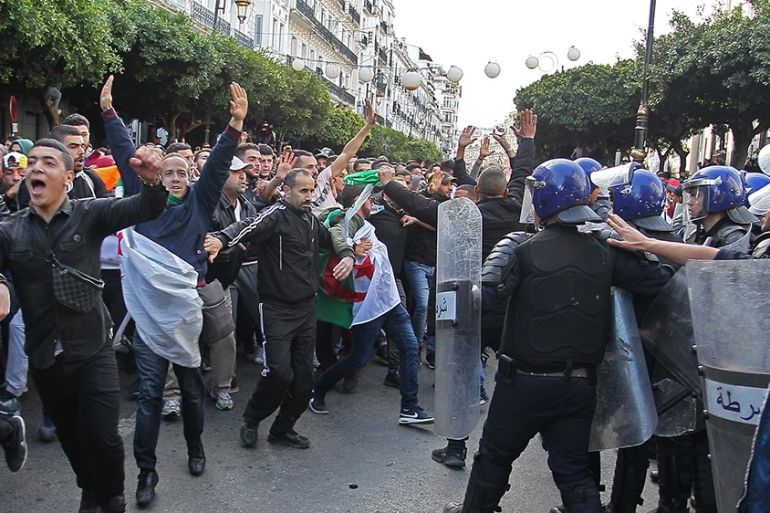 Algerian security forces surround protesters staging an anti-government demonstration in the capital Algiers on December 12, 2019 on the day of the presidential election. - Five candidates are running