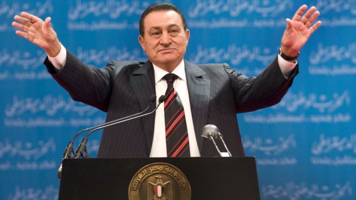 Egyptian President Hosni Mubarak salutes his supporters during the opening session of the annual conference of the National Democratic Party (NDP) in Cairo November 1, 2008. REUTERS/Nasser Nuri