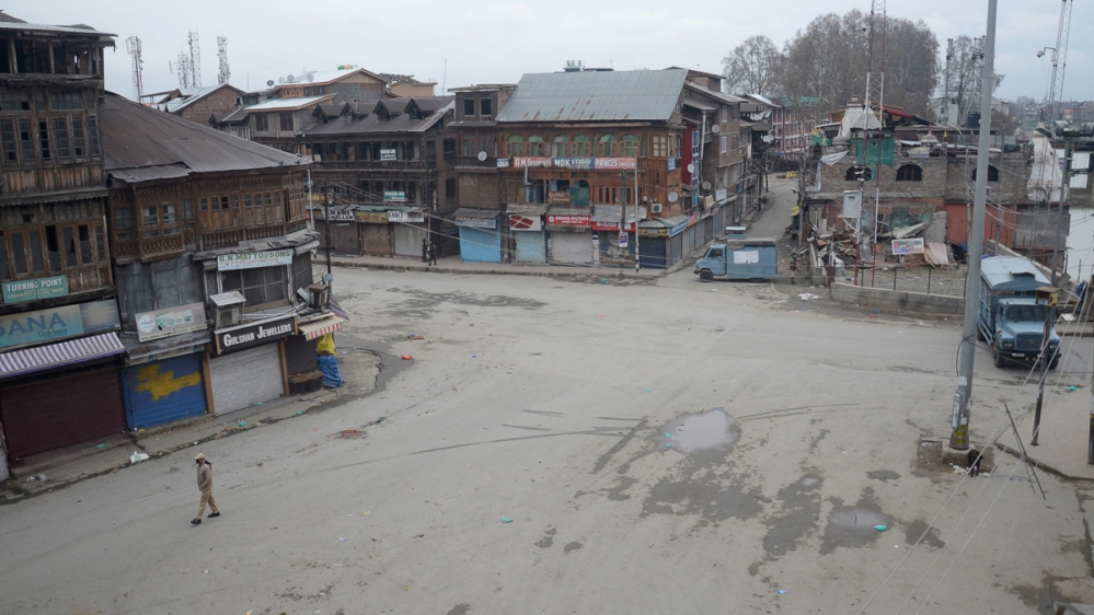 Authorities in Indian-administered Kashmir impose a complete lockdown amid the growing fears of COVID-19 spread. [Shuaib Bashir/Al Jazeera]