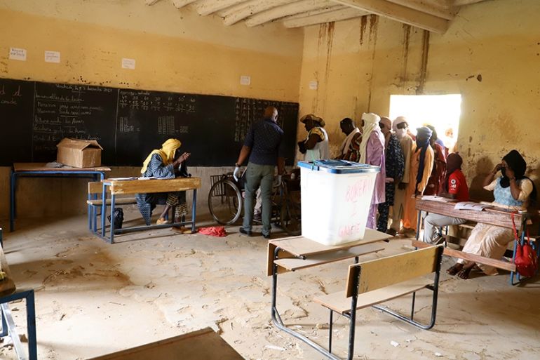 A general view of electoral officials sitting in a polling station during the parliamentary elections in Gao, Mali, on March 29, 2020. - Malians headed to the polls on March 29, 2020, for a long-delay