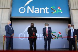 South African President Cyril Ramaphosa and Dr. Patrick Soon-Shiong cut a ribbon