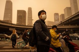air pollution, man in mask