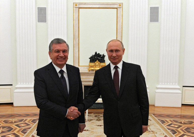 Russia's President Vladimir Putin shakes hands with Uzbekistan's President Shavkat Mirziyoyev during a meeting in Moscow, Russia June 23, 2020. Sputnik/Alexei Nikolsky/Kremlin via REUTERS ATTENTION EDITORS - THIS IMAGE WAS PROVIDED BY A THIRD PARTY.