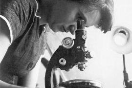 On this International Women’s Day, let&#39;s remember exceptional women in science like Rosalind Franklin, writes Bonhomme [Jenifer Glynn/MRC Laboratory of Molecular Biology/Wikimedia Commons]