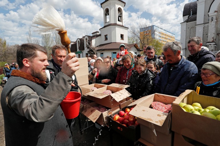 Ukrainians celebrate Easter Sunday in Mariupol