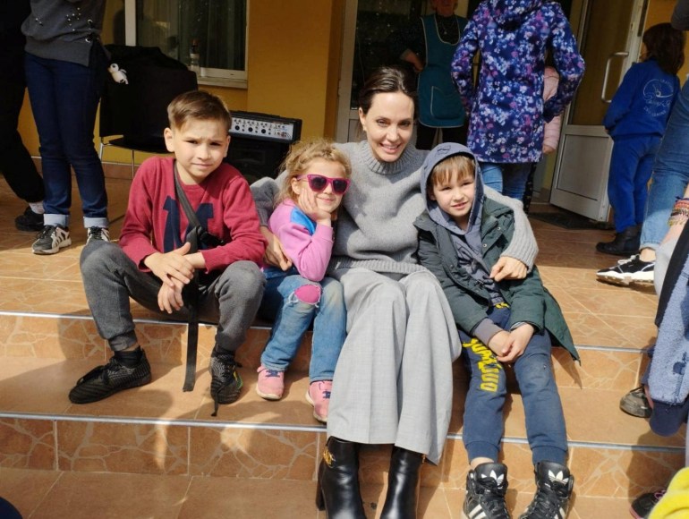 Angelina Jolie poses with Ukrainians in Lviv
