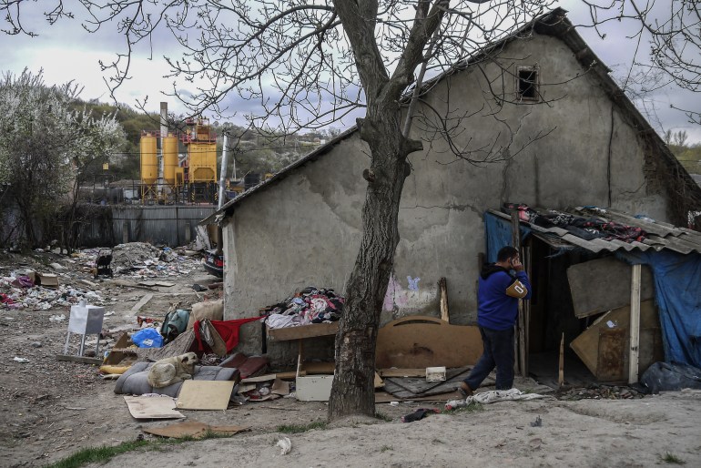 740.jpg: Igor Kotlar is fighting in Mariupol, but his house (above) lacks gas and running water,