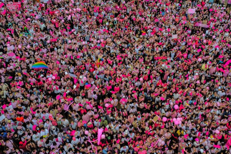 A sea of supporters looking like pink dots at a campaign rally for Lobredo in Baguio City