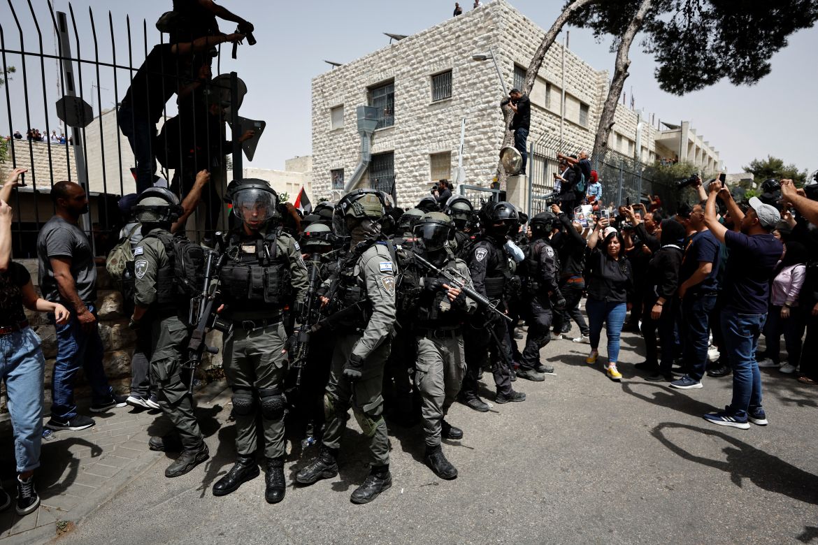 Israeli security forces wait before the beginning of the funeral of Al Jazeera reporter Shireen Abu Akleh, who was killed during an Israeli raid in Jenin in the occupied West Bank, in Jerusalem, May 13, 2022. REUTERS/Ammar Awad