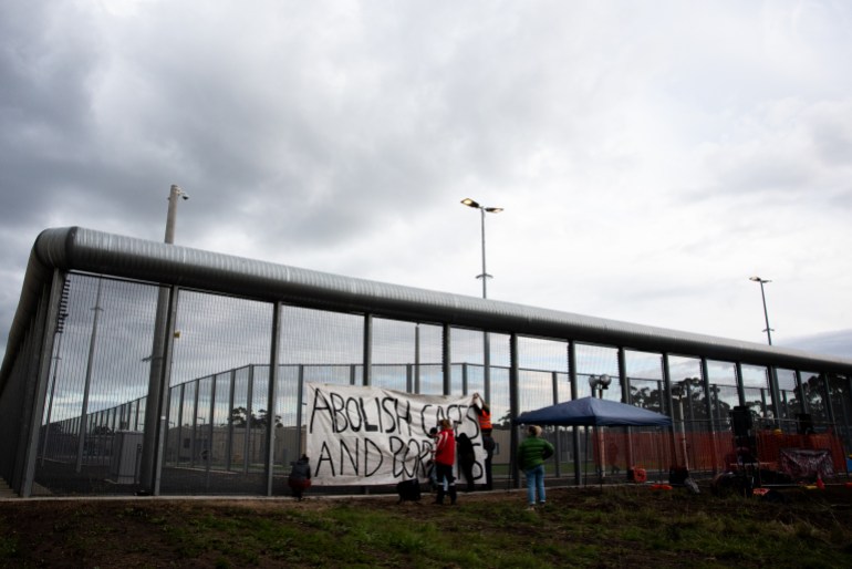 Protesters at the Melbourne Immigration Transit Accommodation, which detains refugees, recently erected a banner stating ‘abolish cages and borders’