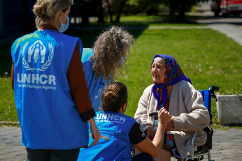 Ukrainian refugee being aided by UNHCR staff
