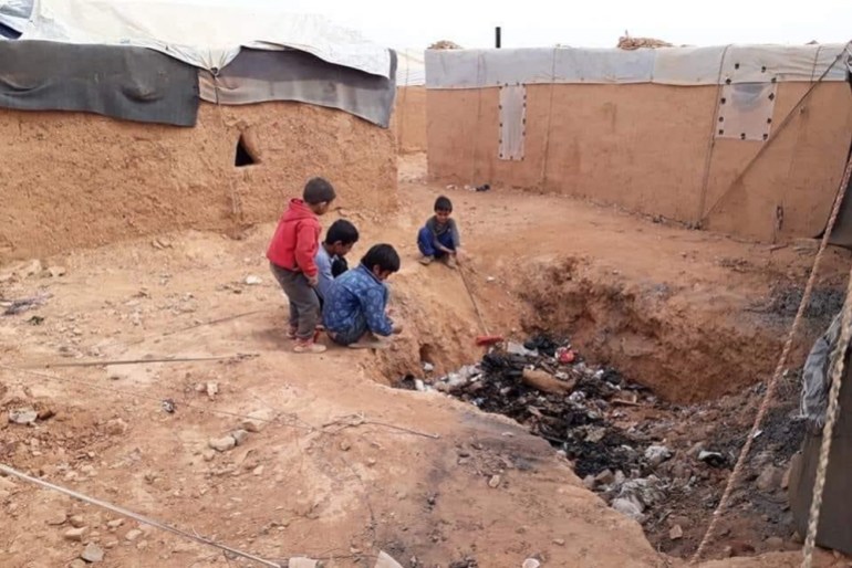 Children sort through trash pit in Rukban