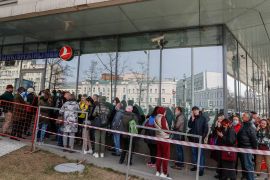 Russians stand in long queues at Turkish Airlines' Moscow office in April 2021